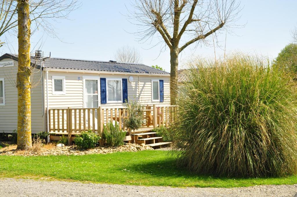 Camping Saint Michel Courtils Oda fotoğraf